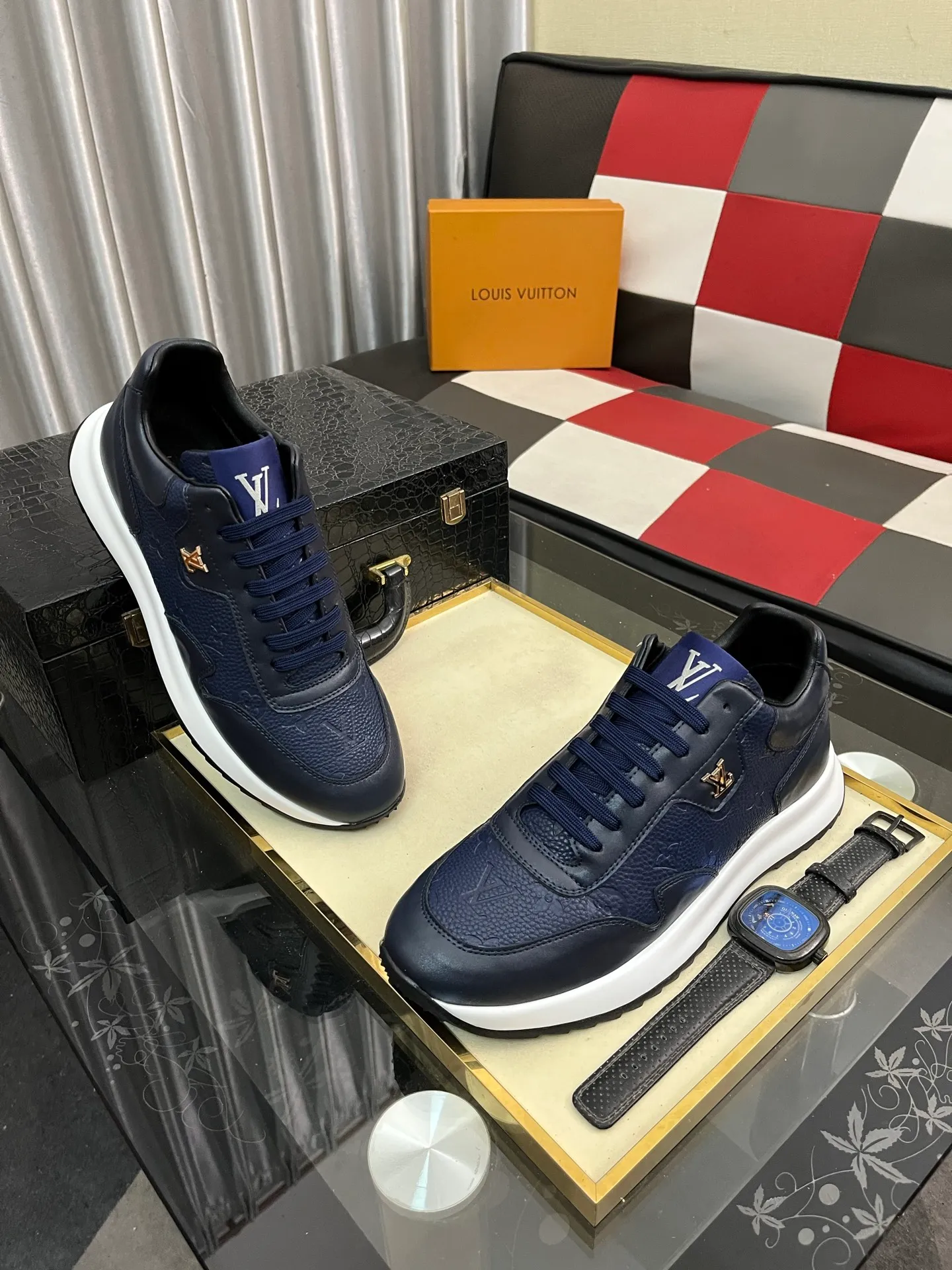 Men's shoes💰438⌚️⌚️《Louis vuitton/LV Louis Vuitton》original quality.~ Unique modern style sneakers. 🏃A must-have casual shoe for trendy men😍😍 Original brand imported from Italy, imported original leather, cowhide lining (refuses to discolor and grind feet) sole: original sole provided by the original factory, French lazy style design ⚠️Fit to the feet, original quality, super comfortable original sole. Code number: 38-443️⃣Colors available